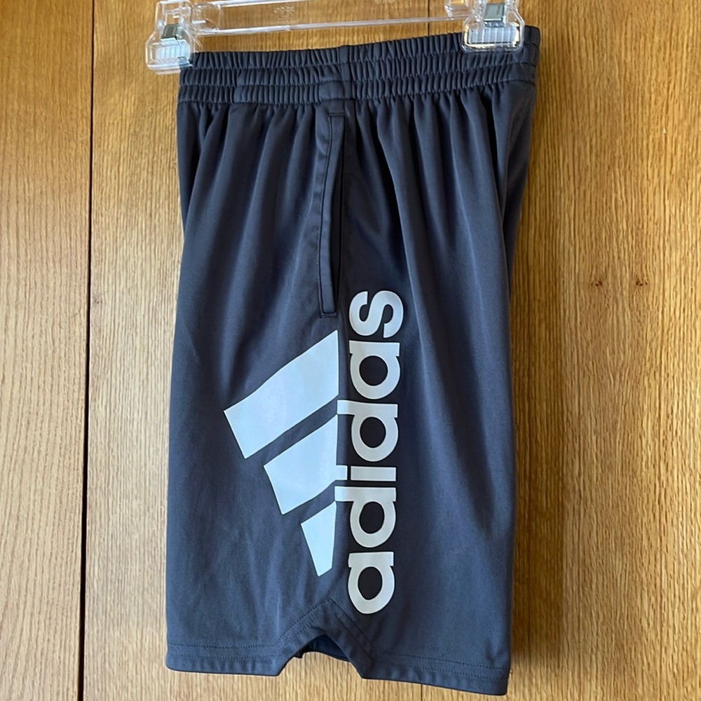 Adidas gray white M 10-12 logo 9.5” basketball shorts drawstring elastic waist